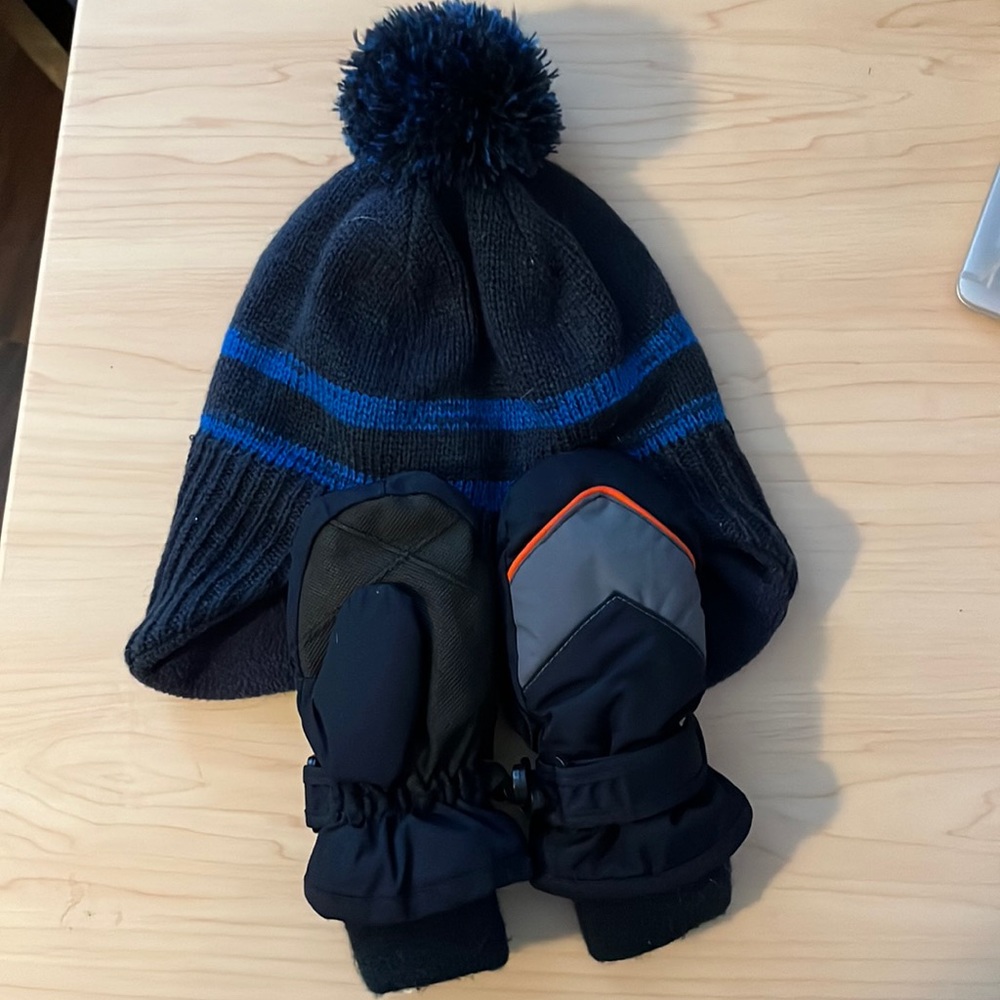 Wed’ze hat (Decathlon) and Place mittens for baby